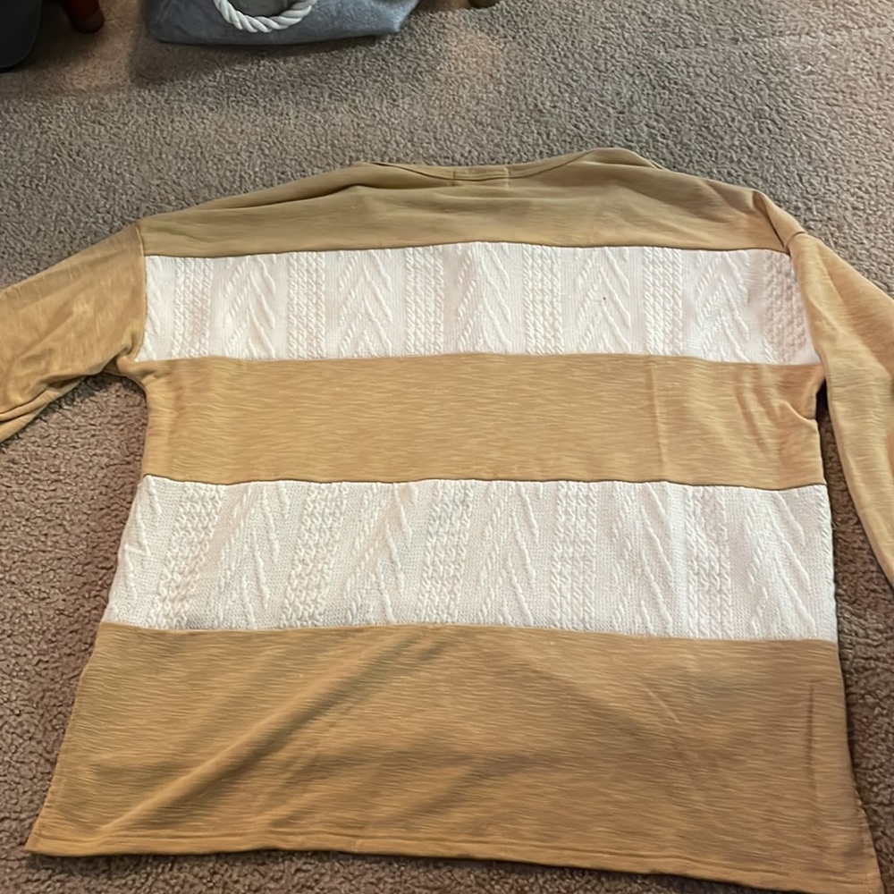 Mod Boutique Women Stripe Henley.  Small - Picture 5 of 5